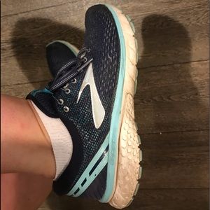 Brooks running shoes (ghost 11)
